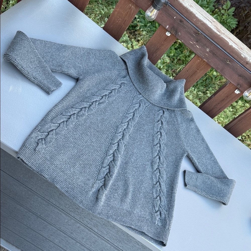 Alfred song, dark gray Cable Knit Turtleneck Sweater size large like new
